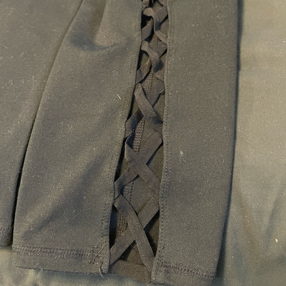 Fabletics Mid Rise Capri - Picture 3 of 4